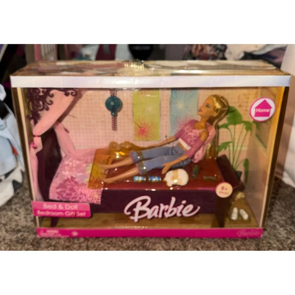 Mattel- Barbie HOME Bed & Doll Bedroom Gift Set (NWT) Vintage
